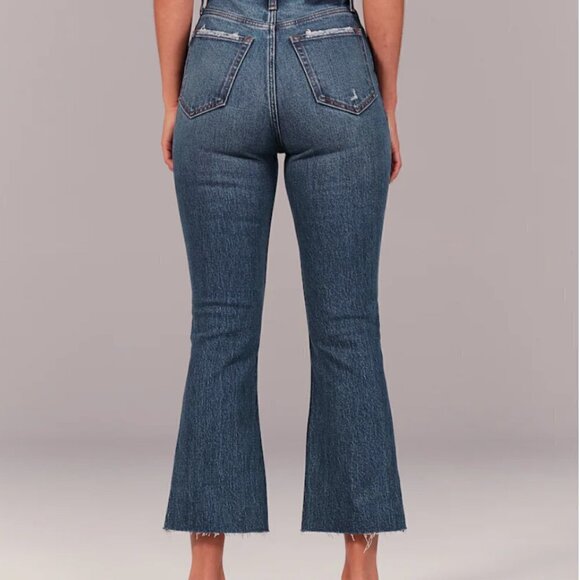 Abercombie & Fitch Ultra High Rise Kick Flare Jeans Sized 26 / 2R NWT - Picture 2 of 10